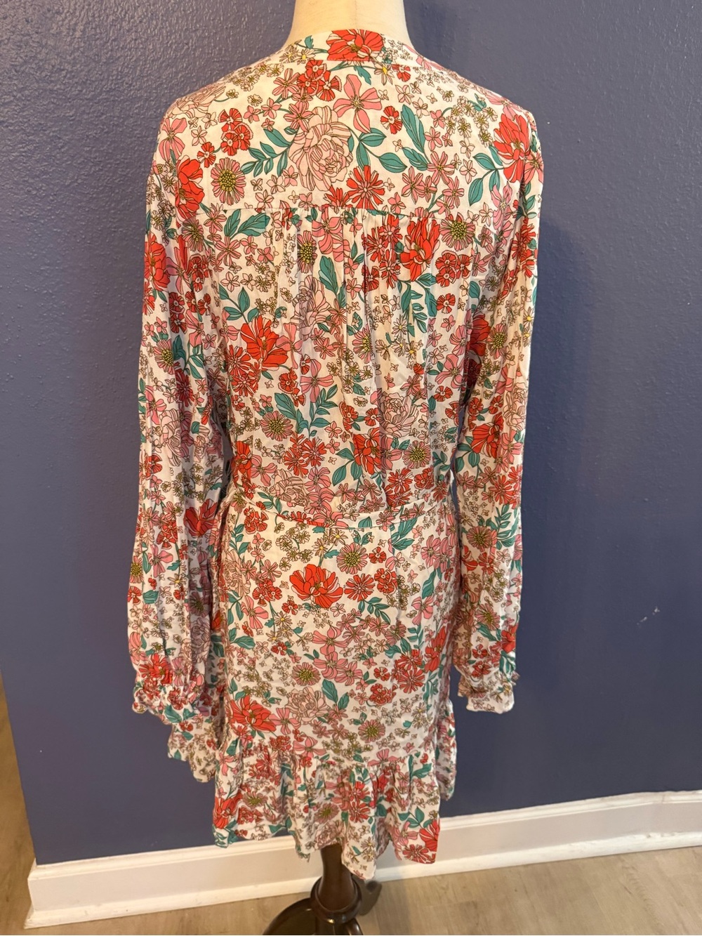 Tommy Hilfiger White Floral V-Neck Long Sleeve Tie-Waist Dress - Picture 4 of 9